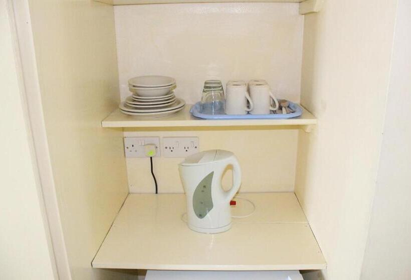 اتاق استاندارد, The Relax Inn