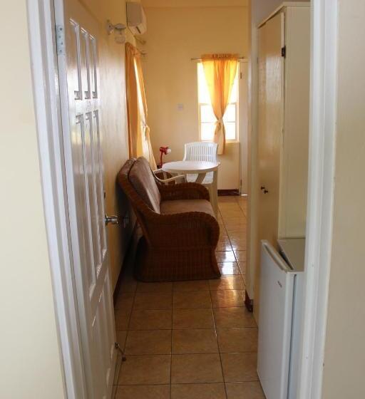 اتاق استاندارد, The Relax Inn