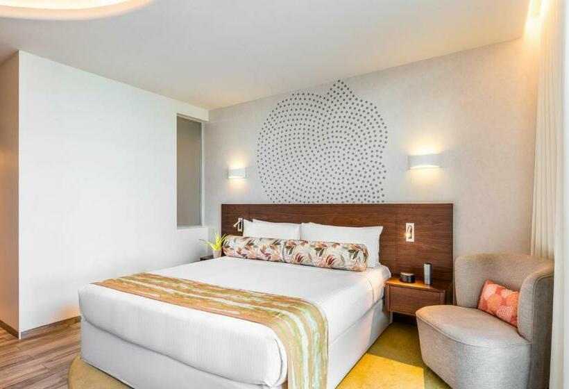 Club Room King Bed, The Retreat Palm Dubai Mgallery By Sofitel