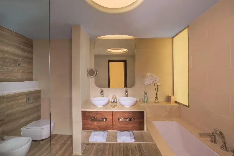 اتاق لوکس با بالکن, The Retreat Palm Dubai Mgallery by Sofitel