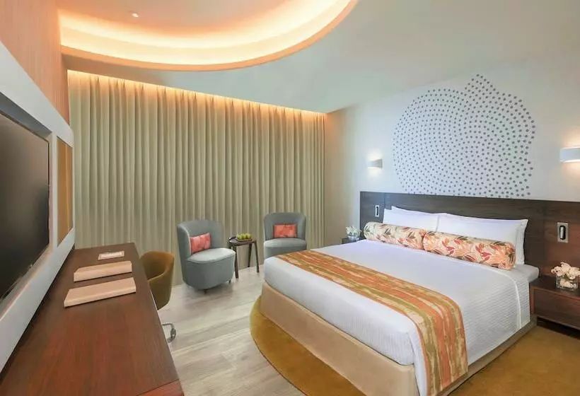اتاق لوکس با بالکن, The Retreat Palm Dubai Mgallery by Sofitel
