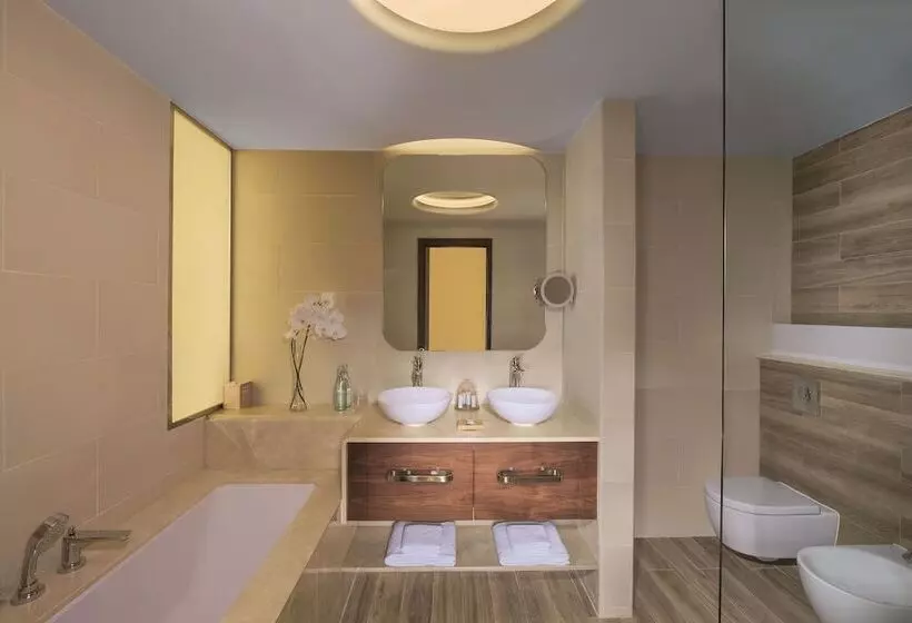 اتاق لوکس با بالکن و چشم‌انداز دریا, The Retreat Palm Dubai Mgallery by Sofitel