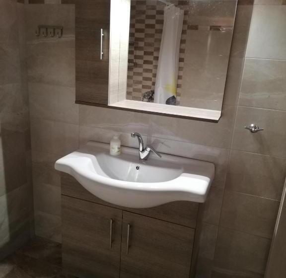 شقة غرفتين, Iremia Rooms