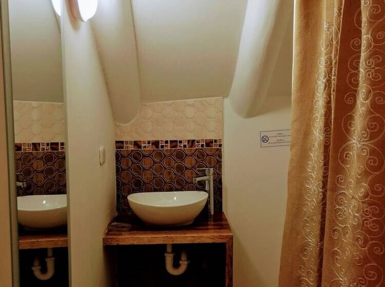 חדר סטנדרט לארבעה, Kori Gems Inn