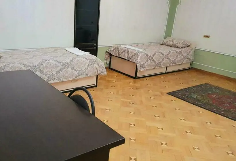 اتاق استاندارد سه تخته با سرویس بهداشتی مشترک, Royal Boutique Hotel On Kievyan