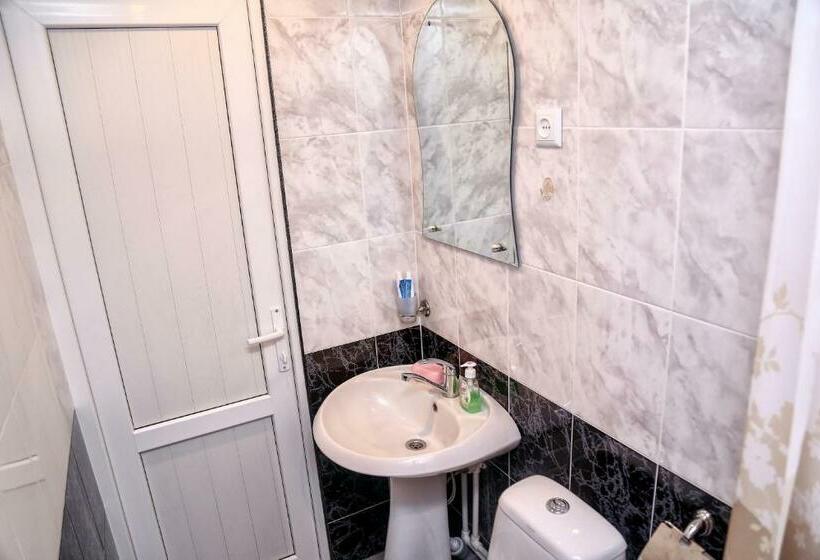 اتاق اکونومی, Aregak B&b And Tours