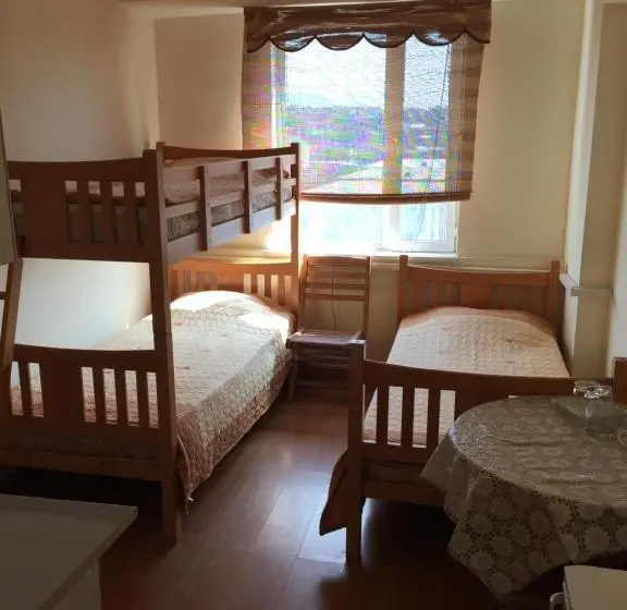 تختخواب در اتاق مشترک, Armenia Hostel