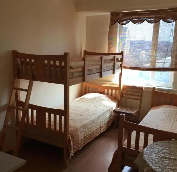 تختخواب در اتاق مشترک, Armenia Hostel