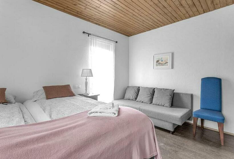 اتاق استاندارد سه تخته با سرویس بهداشتی مشترک, Gallerí Gistiheimili Laugarvatn