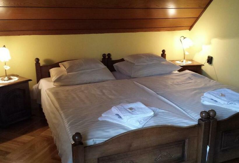 Pokój Czteroosobowy Standard, Kocsis Panzió és étterem