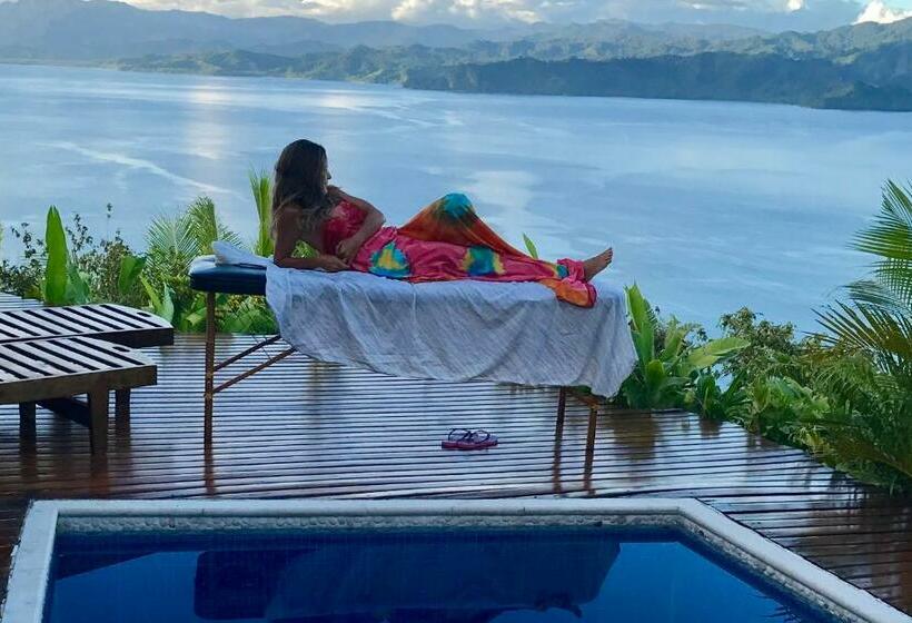 سوییت لوکس, Naveria Heights Lodge