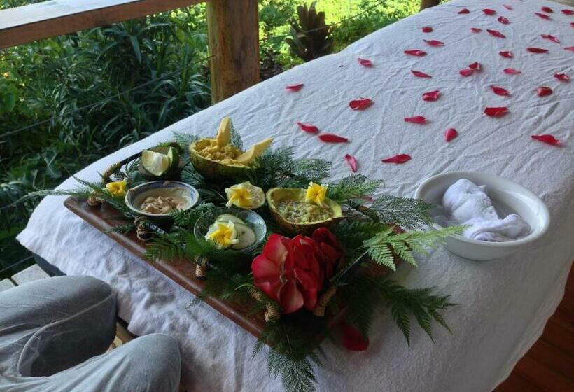 سوییت لوکس, Naveria Heights Lodge