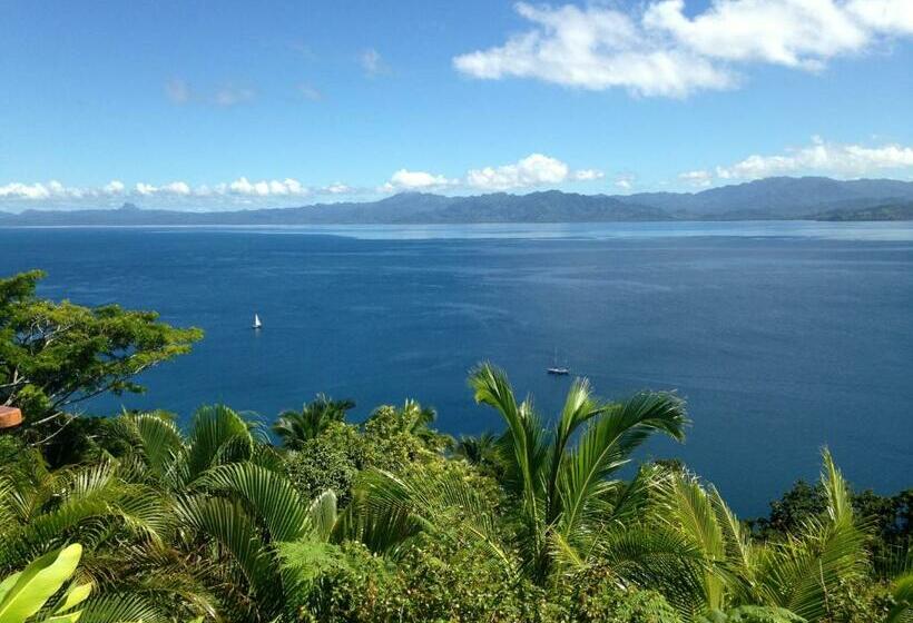 اتاق لوکس با بالکن و چشم‌انداز دریا, Naveria Heights Lodge