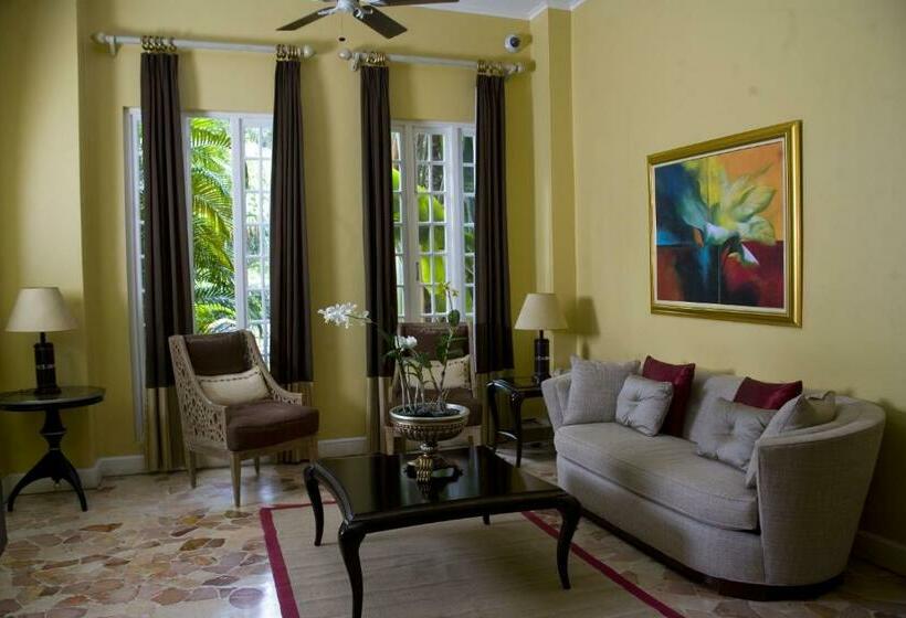 سوییت جونیور, Cardiff Hotel And Spa