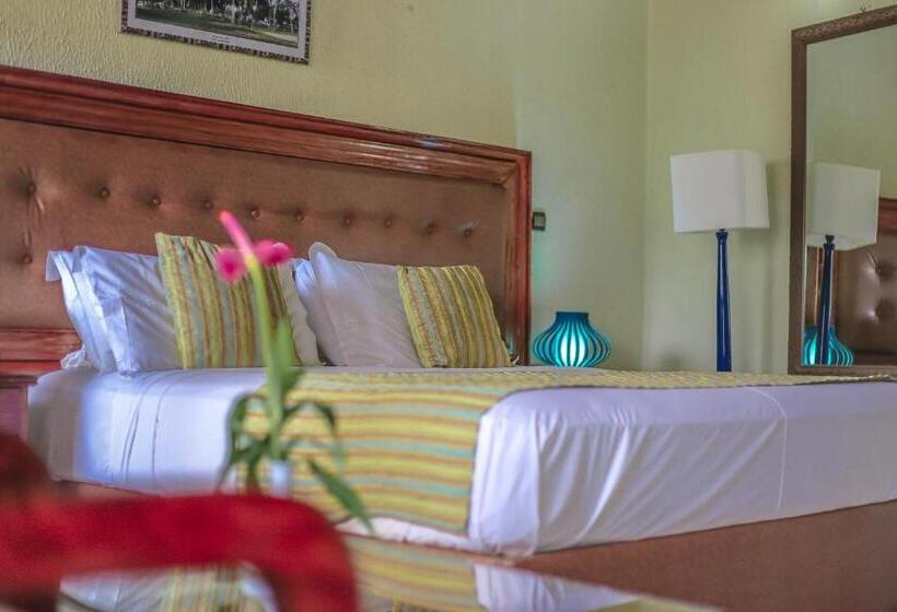 سوئیت سینیور, Fini Hotel Bobende