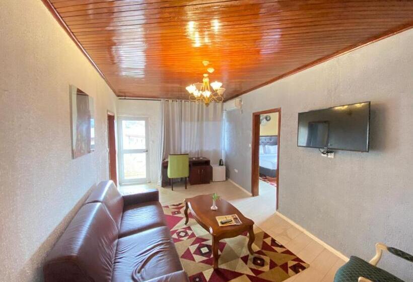 سوئیت سینیور, Fini Hotel Bobende