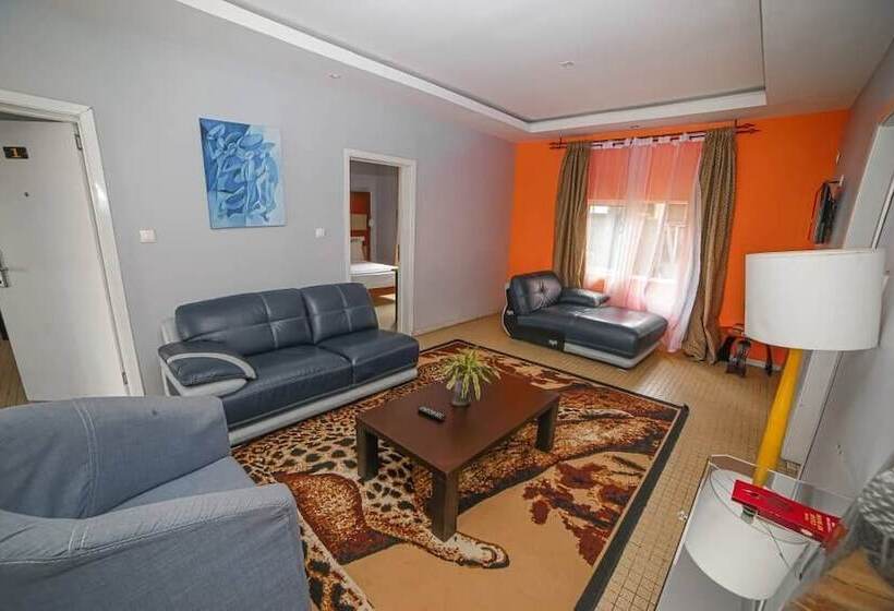 آپارتمان 4 خوابه, Fini Hotel Bobende