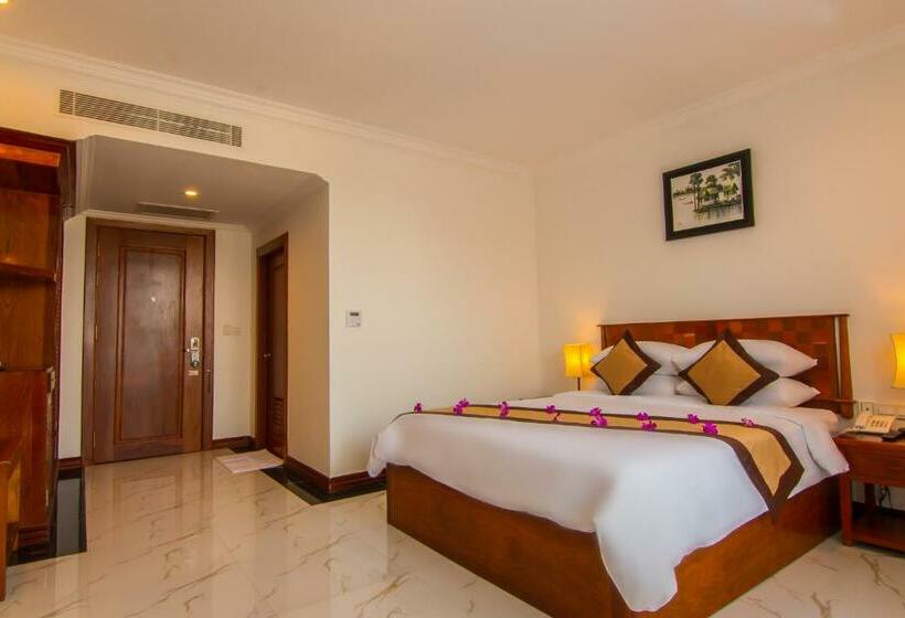 Номер Deluxe, Glorious