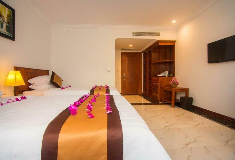 Номер Deluxe, Glorious