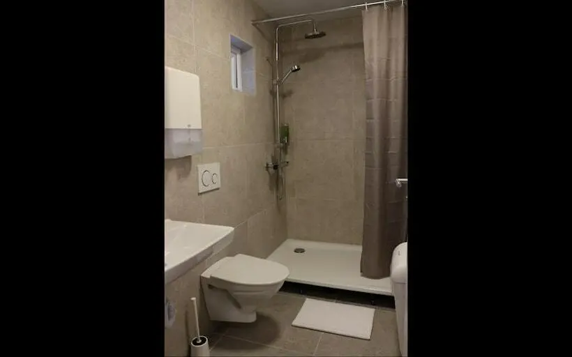 اتاق استاندارد با سرویس بهداشتی مشترک, Hofn Hostel