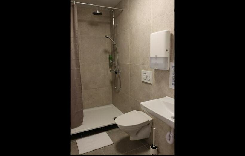 اتاق استاندارد با سرویس بهداشتی مشترک, Hofn Hostel