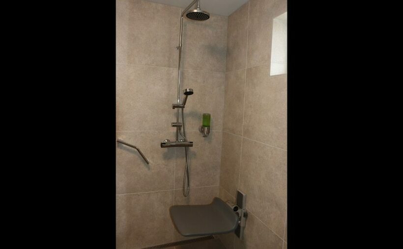 اتاق استاندارد با سرویس بهداشتی مشترک, Hofn Hostel