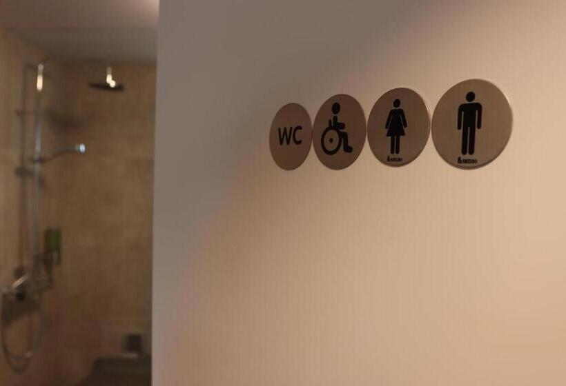 اتاق استاندارد با سرویس بهداشتی مشترک, Hofn Hostel