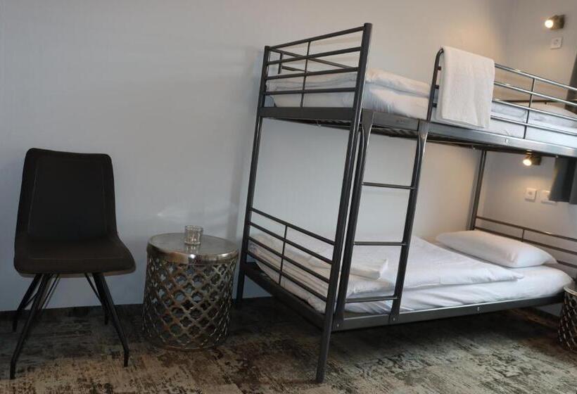 اتاق استاندارد چهار تخته, Hofn Hostel