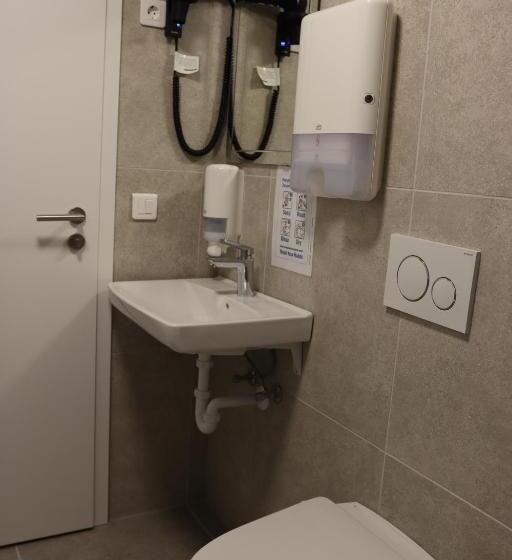 اتاق استاندارد چهارنفره با سرویس بهداشتی مشترک, Hofn Hostel