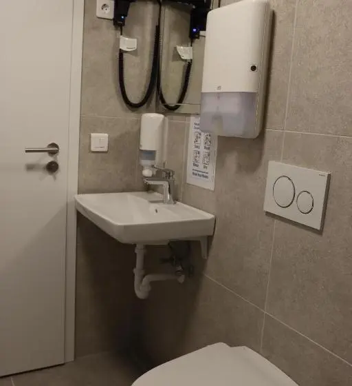 اتاق استاندارد چهارنفره با سرویس بهداشتی مشترک, Hofn Hostel