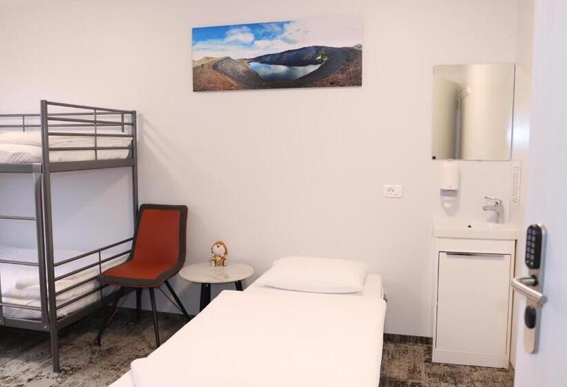 اتاق استاندارد چهارنفره با سرویس بهداشتی مشترک, Hofn Hostel