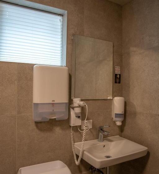 اتاق استاندارد یک تخته با سرویس بهداشتی مشترک, Hofn Hostel