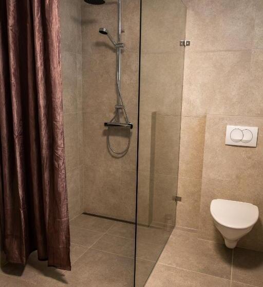 اتاق استاندارد یک تخته با سرویس بهداشتی مشترک, Hofn Hostel