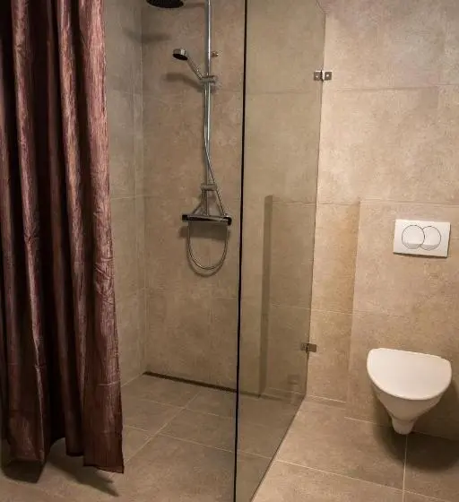 اتاق استاندارد یک تخته با سرویس بهداشتی مشترک, Hofn Hostel