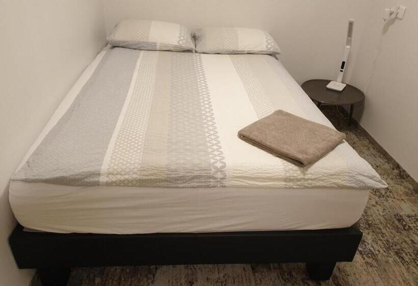 اتاق استاندارد یک تخته با سرویس بهداشتی مشترک, Hofn Hostel