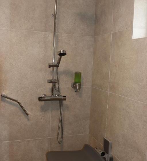 اتاق چهار تخته با دستشویی مشترک, Hofn Hostel