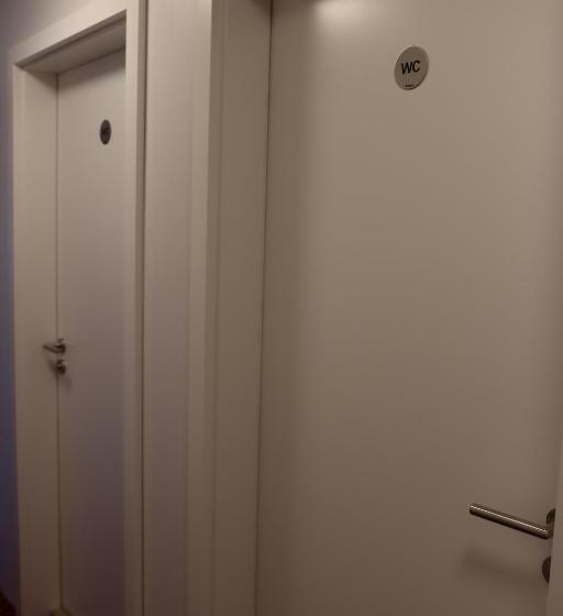 اتاق چهار تخته با دستشویی مشترک, Hofn Hostel