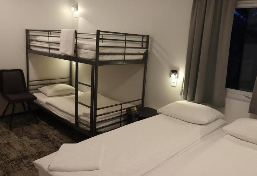 اتاق چهار تخته با دستشویی مشترک, Hofn Hostel