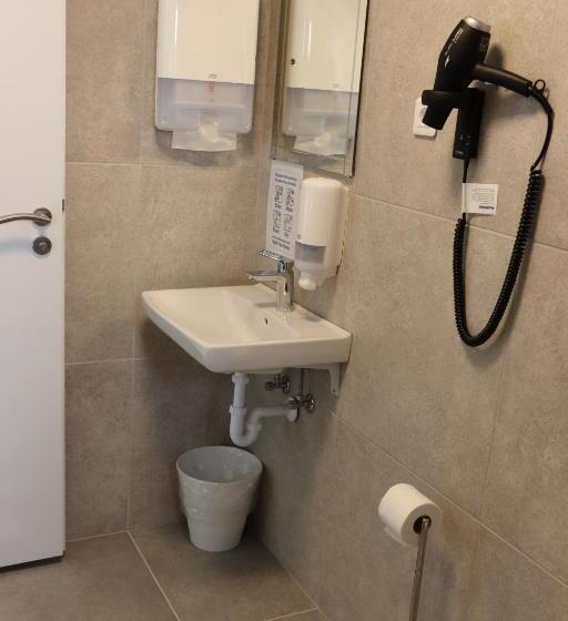 اتاق استاندارد چهار تخته, Hofn Hostel