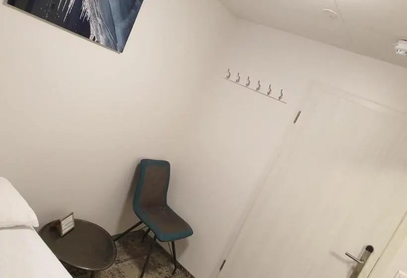 اتاق استاندارد یک نفره, Hofn Hostel