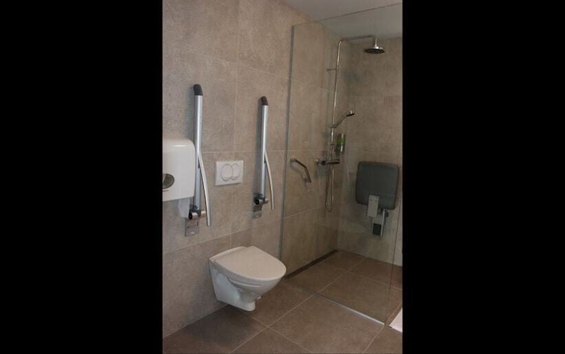 اتاق استاندارد چهارنفره با سرویس بهداشتی مشترک, Hofn Hostel