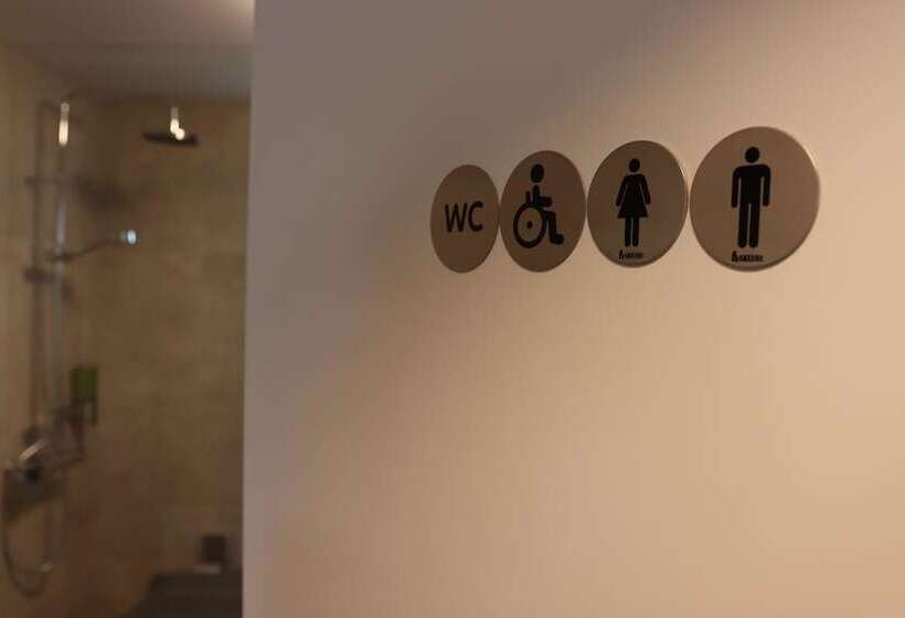 اتاق استاندارد چهارنفره با سرویس بهداشتی مشترک, Hofn Hostel