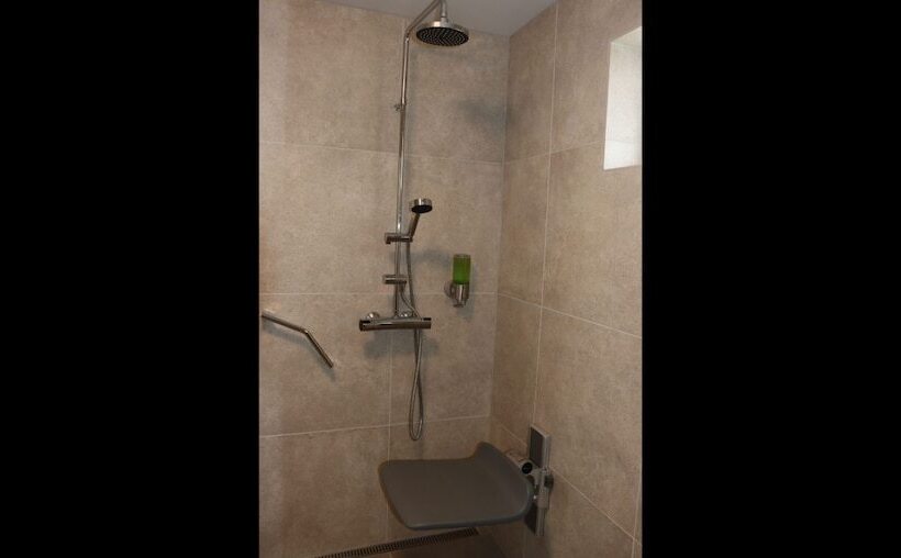 اتاق استاندارد چهارنفره با سرویس بهداشتی مشترک, Hofn Hostel