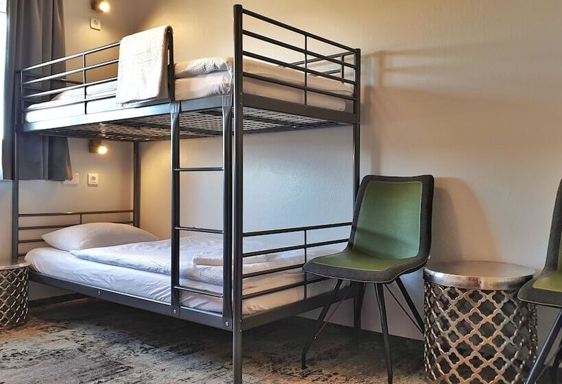 اتاق استاندارد چهار تخته, Hofn Hostel