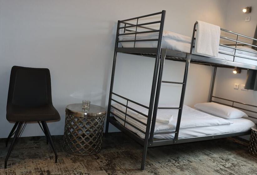 اتاق استاندارد چهار تخته, Hofn Hostel