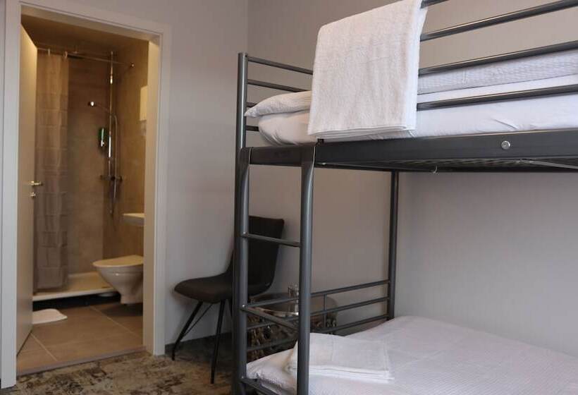 اتاق استاندارد چهار تخته, Hofn Hostel