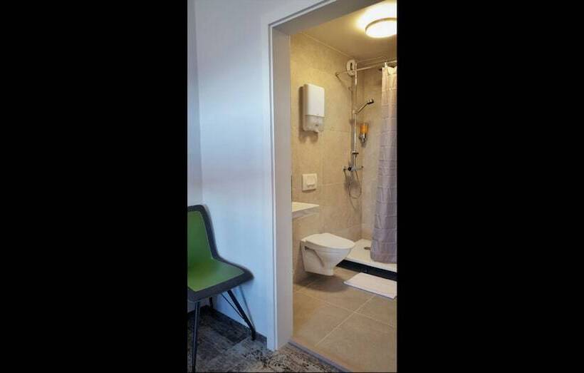 اتاق استاندارد چهار تخته, Hofn Hostel