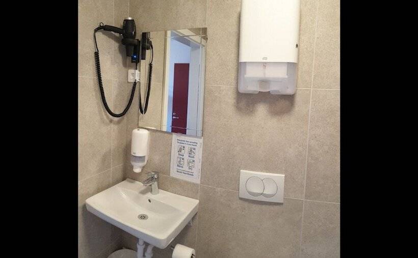 اتاق استاندارد چهار تخته, Hofn Hostel