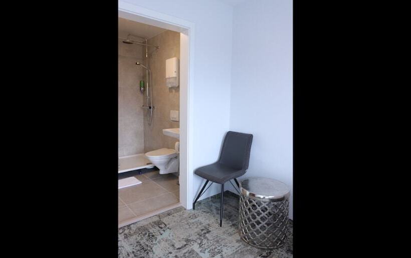 اتاق استاندارد یک نفره, Hofn Hostel