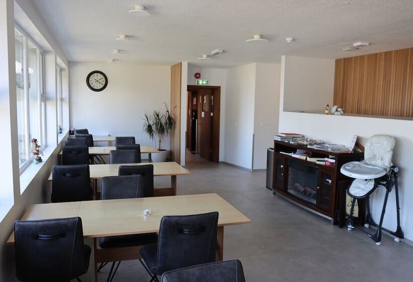 اتاق استاندارد با سرویس بهداشتی مشترک, Hofn Hostel